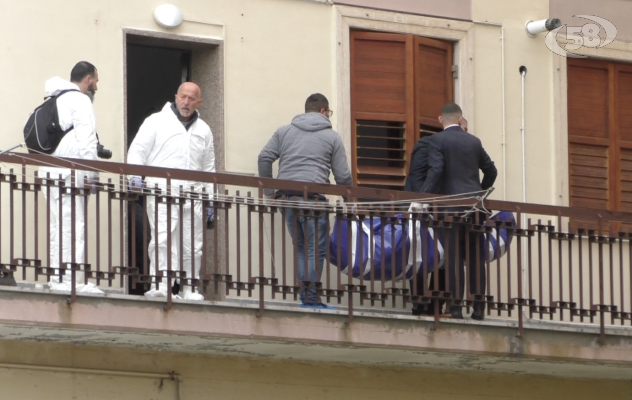 Uccide un uomo, accoltella una donna e tenta il suicidio /VIDEO