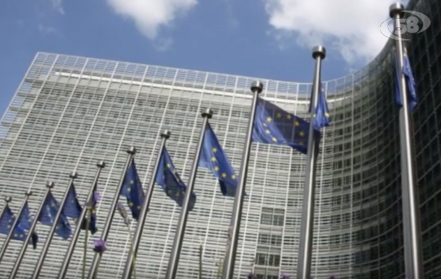 Attesa per l'esito dello scontro Italia-Europa: trattative febbrili