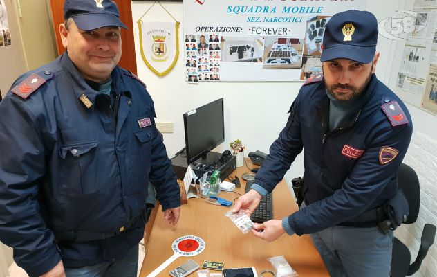 Pusher in manette: scovata anche cocaina in cantina