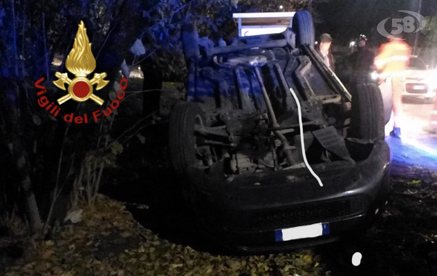 Anziano sbanda e si ribalta: in ospedale