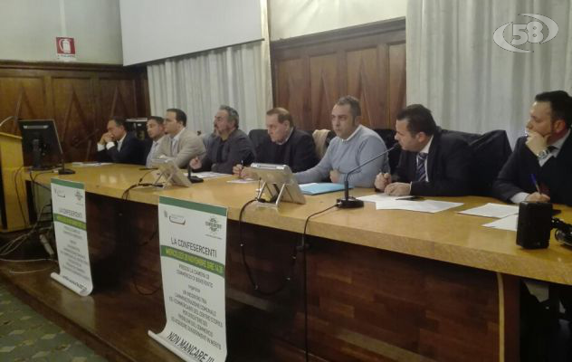 Dehors, soluzione vicina. Mastella: "Ci sono leggi da rispettare"