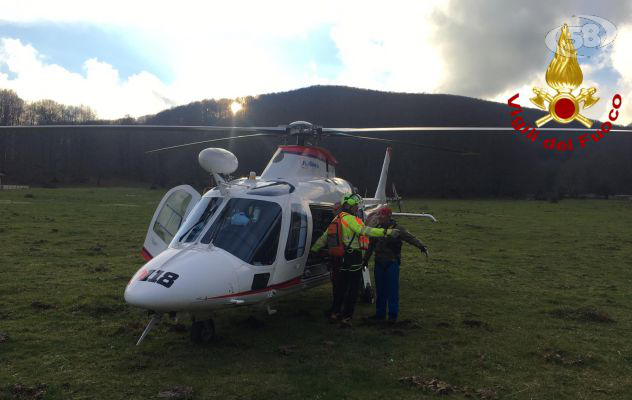 Escursionista scivola nel torrente: recuperato dai Vigili del Fuoco