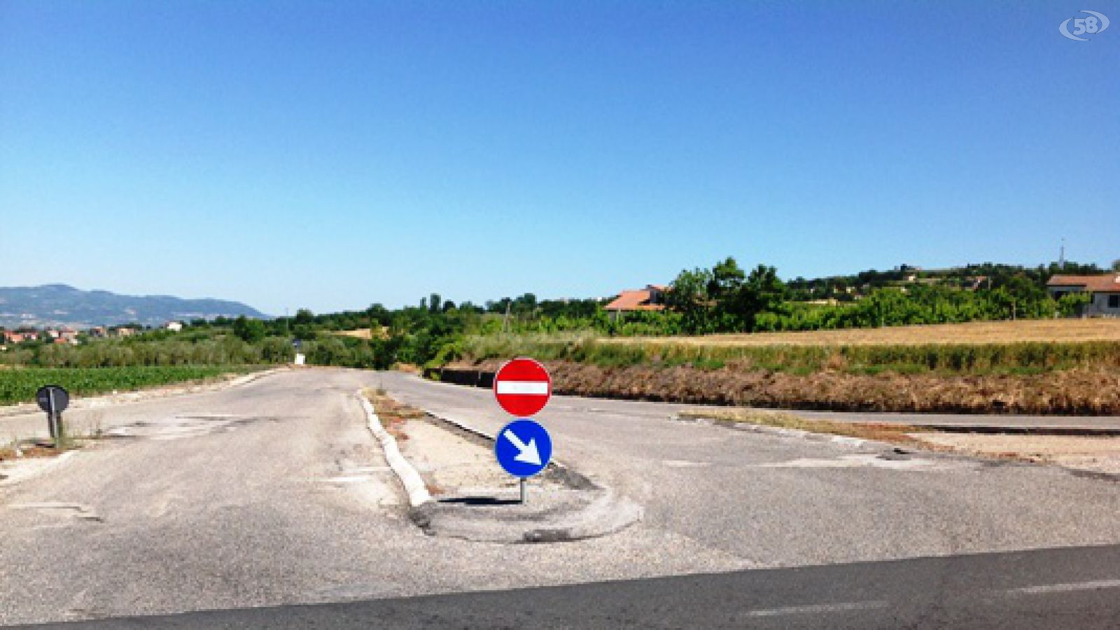 Carpignano, strada con discarica
