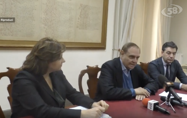 Rifiuti, Mastella: "Siamo in emergenza"/VIDEO