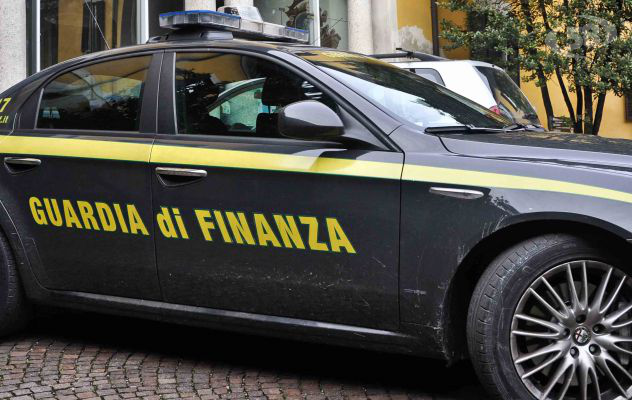 Befana, la Finanza sequestra 3 mila prodotti per le tradizionali calze