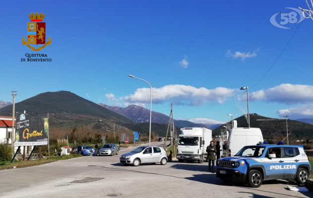 Rubano auto e scappano all'alt: ladri in fuga