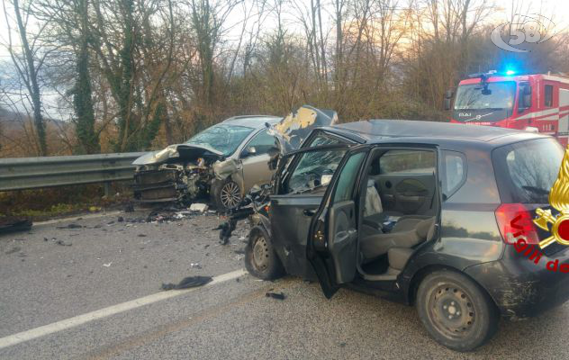 Brutto incidente sull'Ofantina: due in ospedale