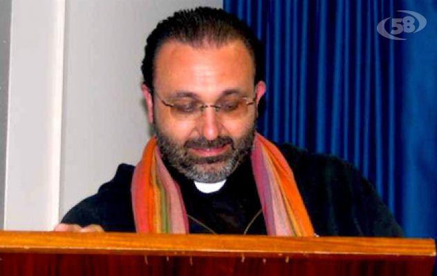 Rifugiati, Don Vitaliano attacca: ''Basta volontari a pagamento. La Chiesa apra le porte ai profughi''