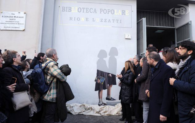 L’Amica Geniale diventa un'opera di street art: all'inaugurazione Lila e Lenù