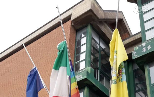 Zamberletti, a Lioni bandiere a mezz'asta