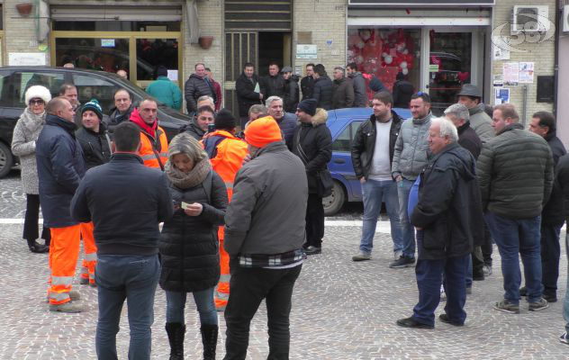 Paralisi Lioni-Grotta: centinaia di posti a rischio. Scatta la protesta