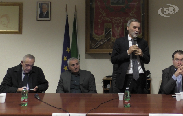 Delrio in Irpinia: ''La Lioni Grotta è la vostra Tav, non mollate''//VIDEO