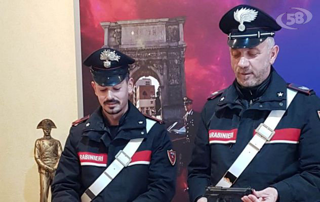 Rubano nella zona industriale, giovani in manette