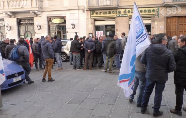 Novolegno, scatta la protesta: sciopero e sit-in. ''Uniti si vince''