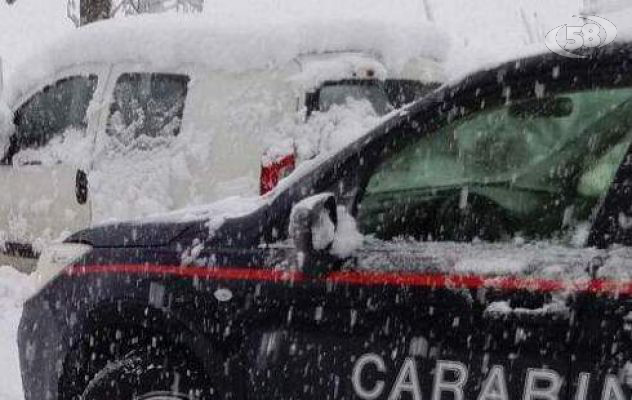 Bloccati dalla neve nonostante i fuoristrada, salvati dai Carabinieri