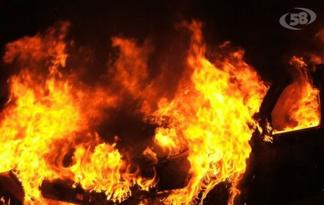 Incendiano auto: arrestato un irpino. Nei guai anche un insospettabile