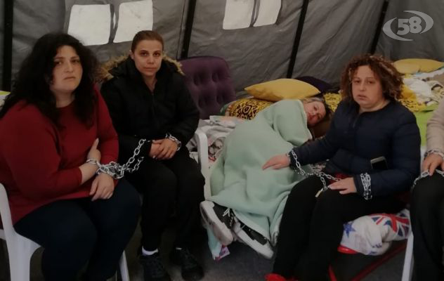 Ospedale, riapre Ortopedia ma le donne ricominciano lo sciopero della fame. "Ecco perché"