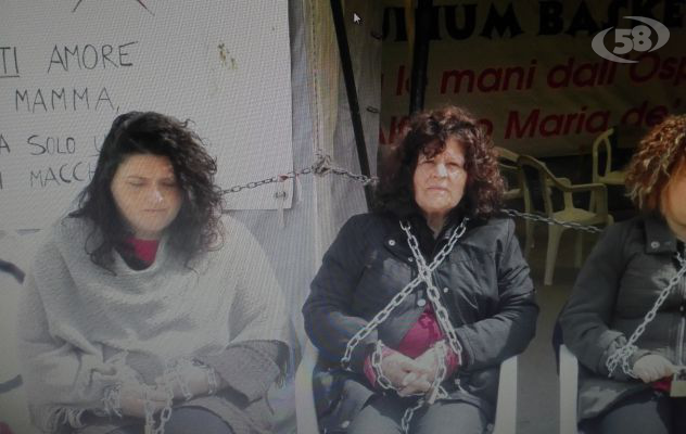 Sanità, le donne incatenate pronte allo sciopero della sete/L'INTERVISTA