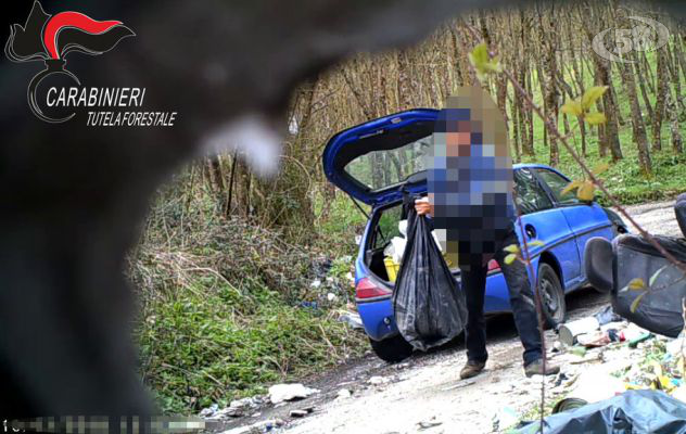 Abbandonano rifiuti, presi e multati: sanzioni per oltre 16mila euro