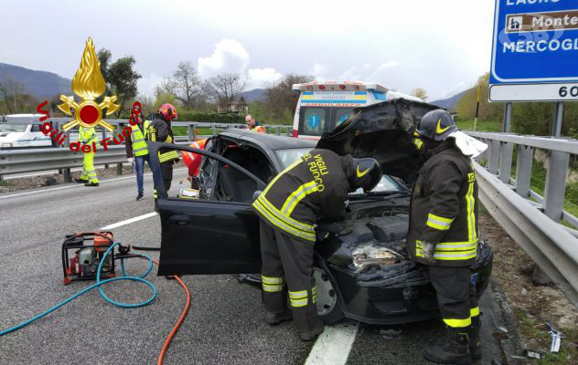 Scontro tra auto e furgone: cinque in ospedale
