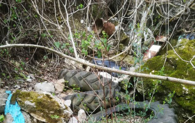 Degrado ambientale, scoperta discarica a cielo aperto: si intervenga