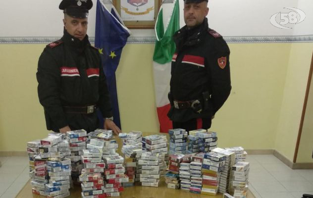 Auto di ladri a folle velocità inseguita dai carabinieri: bottino recuperato