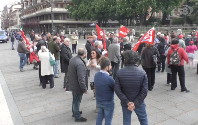 ''Umani, antifascisti e antirazzisti'': presidio Cgil contro Salvini