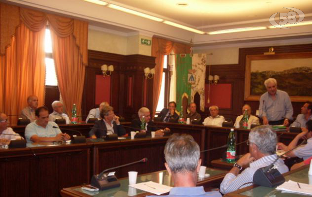 Mainiero, il giorno dopo la caduta. Arianesi tra delusione e sorpresa/SONDAGGIO. Bevere: ''Costretti alle dimissioni''