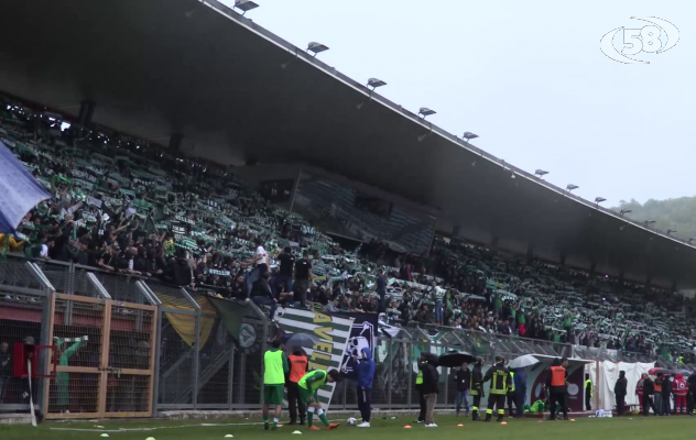 Calcio, l'Avellino è in serie C: a Rieti è festa biancoverde /VIDEO