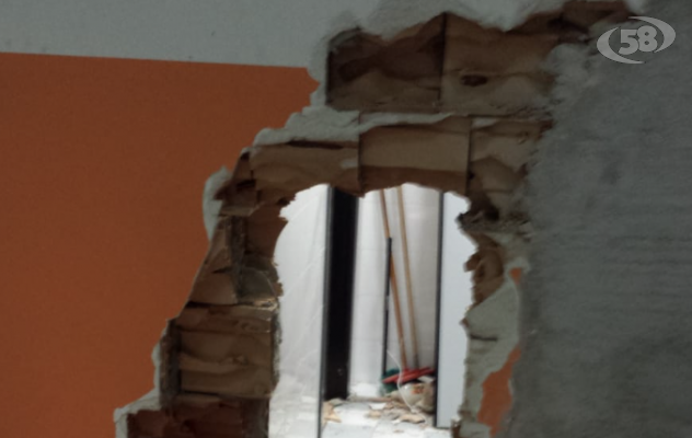 Ariano, fallisce il colpo alle poste: ladri in fuga /VIDEO