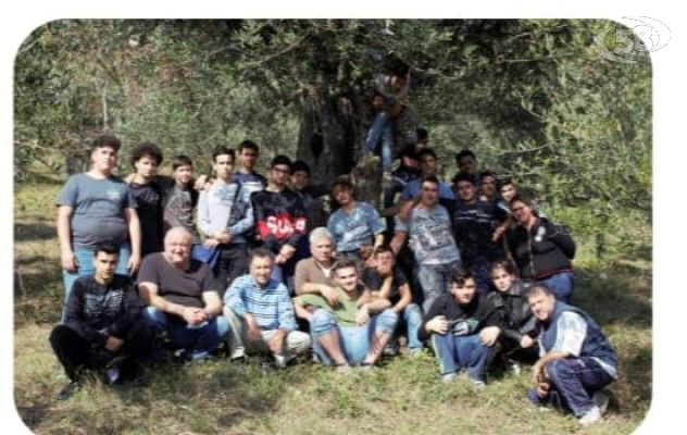 Resilienza Irpina, gli alunni del De Gruttola recuperano un antico oliveto nella Valle D'Ansanto
