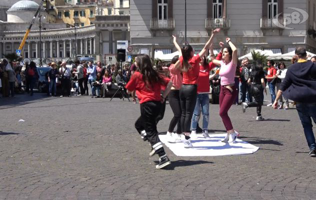 Flash mob e reading contro l'omotransfobia /VIDEO