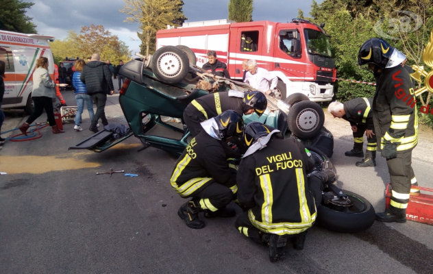 Donna sbanda a Grotta. A Montecalvo scontro auto-moto