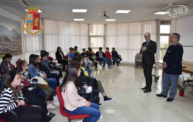 A scuola di legalità, alunni a confronto con il questore Bonagura