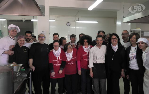 La scuola inclusiva, al De Gruttola la cucina si anima con gli studenti e i ragazzi della Fondazione Mainieri