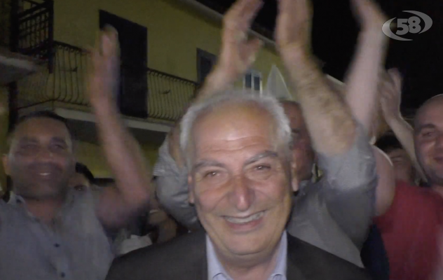 Castel Baronia, Martone sindaco: dopo il pareggio, 16 voti fanno la differenza. La festa /VIDEO