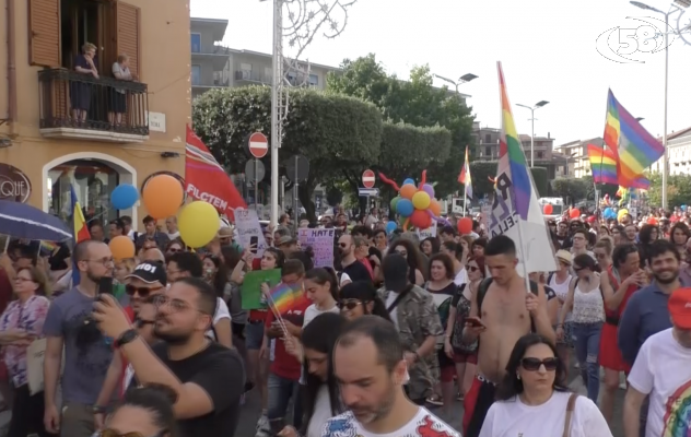 Irpinia arcobaleno, ad Atripalda folla per il primo Pride
