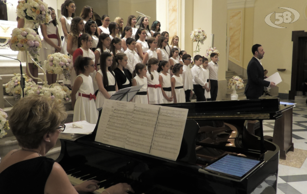 Le voci bianche del San Carlo nella Basilica Cattedrale di Ariano /VIDEO