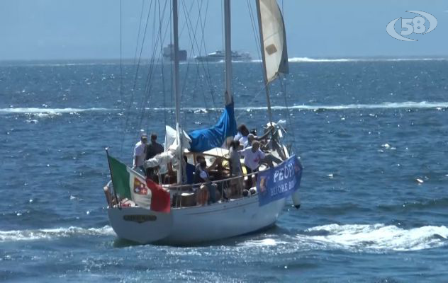 Porti aperti: corteo nel golfo di Napoli /VIDEO