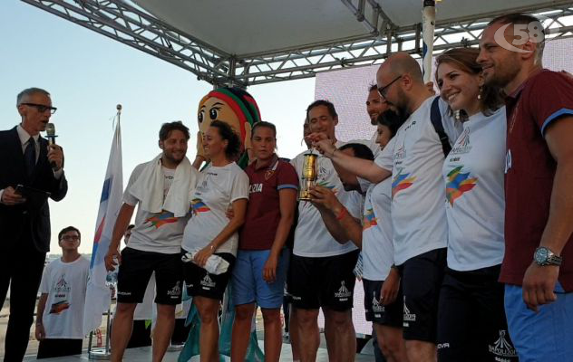 La torcia dell'Universiade arriva a Napoli: giochi aperti