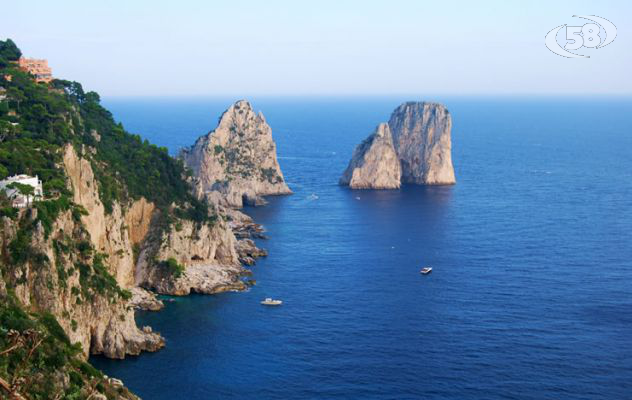 L’estate entra nel vivo a Capri tra VIP, mare e tanta cultura