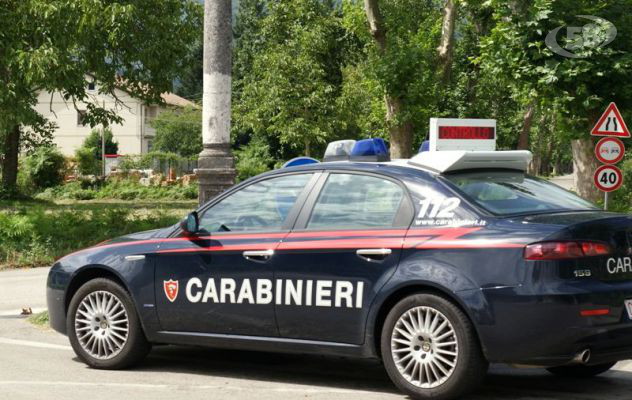 Litiga con la compagna e colpisce un carabiniere, arrestato 29enne