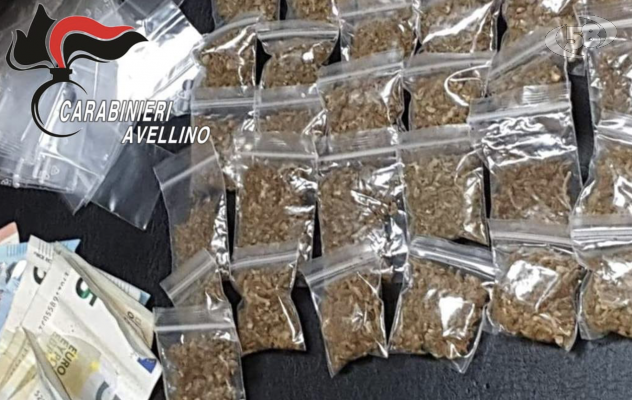 Al centro di accoglienza con mezzo etto di marijuana