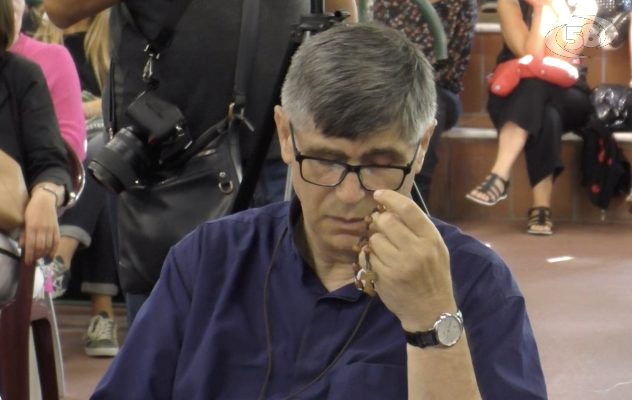 Don Patriciello agli studenti: ''La terra non è un tesoro da saccheggiare''