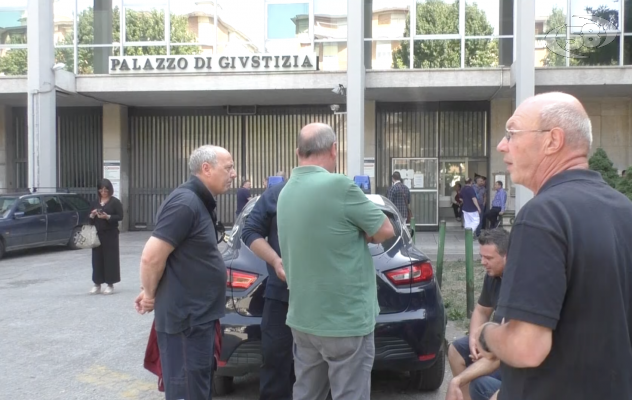 Ics, niente dissequestro. L'azienda ci riprova: sit-in in Tribunale