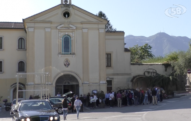 Neonato ucciso dalla madre, ad Avellino l'ultimo saluto