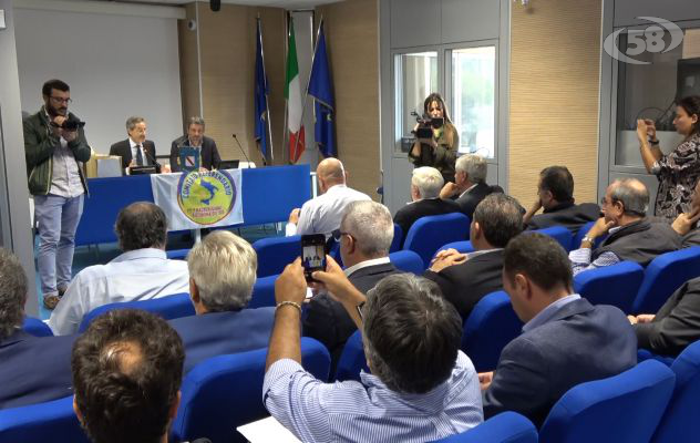 Autonomia regionale, Caldoro presenta i quesiti referendari