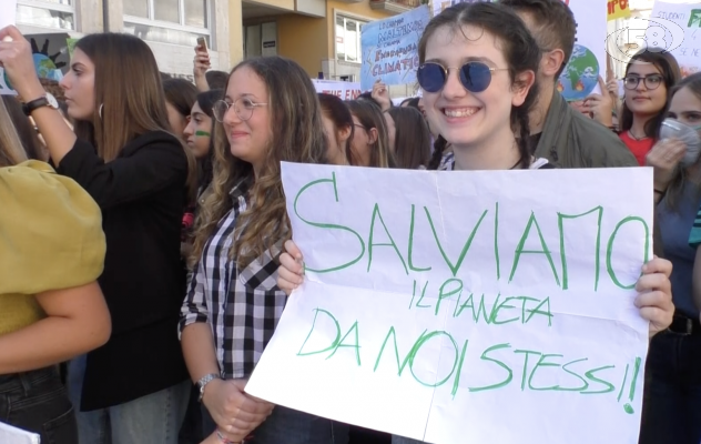 Fridays for Future, l'Irpinia c'è: migliaia in piazza /VIDEO