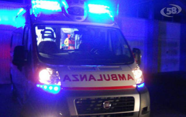 Telefona disperata al 118, ma muore poco dopo: dramma in città