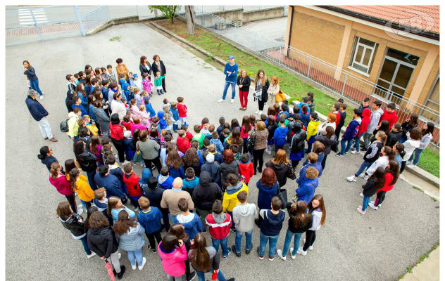 Fontanarosa, piantati alberi nel giardino del' Istituto ''Di Prisco''